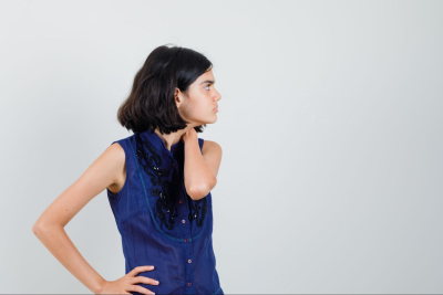 คอยื่น เกิดจากอะไร? ไขสาเหตุ Forward Head Posture และวิธีแก้ที่ถูกต้อง